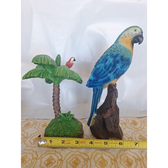 Tropical Parrot Figurine Pair – Macaw on Stump & Parrot on Palm Tree Resin Décor - Picture 6 of 7